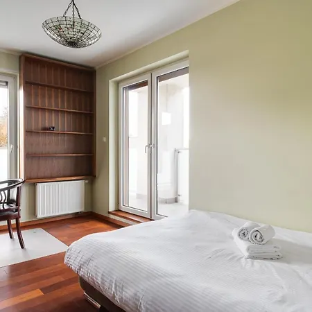 Lasek Marcelinski 2-bedroom By Bookinghost 波兹南