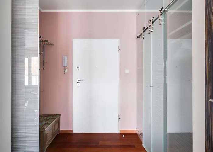 Lasek Marcelinski 2-bedroom By Bookinghost 公寓