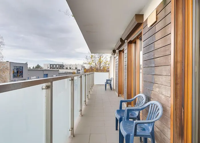 Lasek Marcelinski 2-bedroom By Bookinghost 波兹南